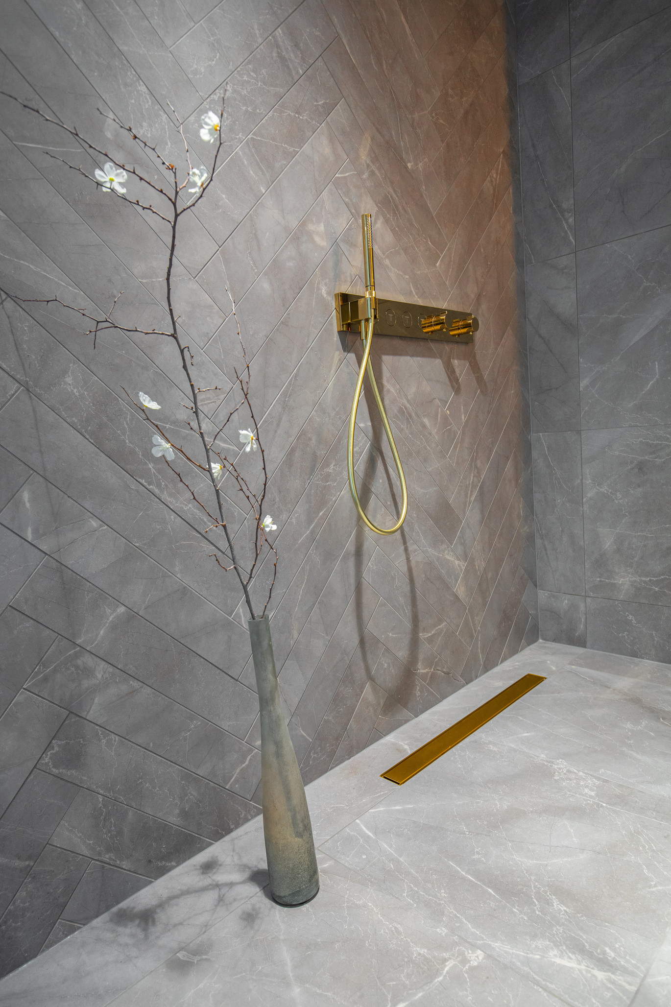 Showroom Plieger Arnhem 2021 ACO ShowerDrain C Colours Gold 6